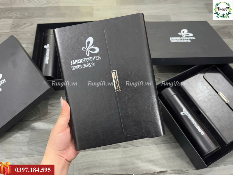 Bộ giftset in logo sổ da và bình nước giữ nhiệt