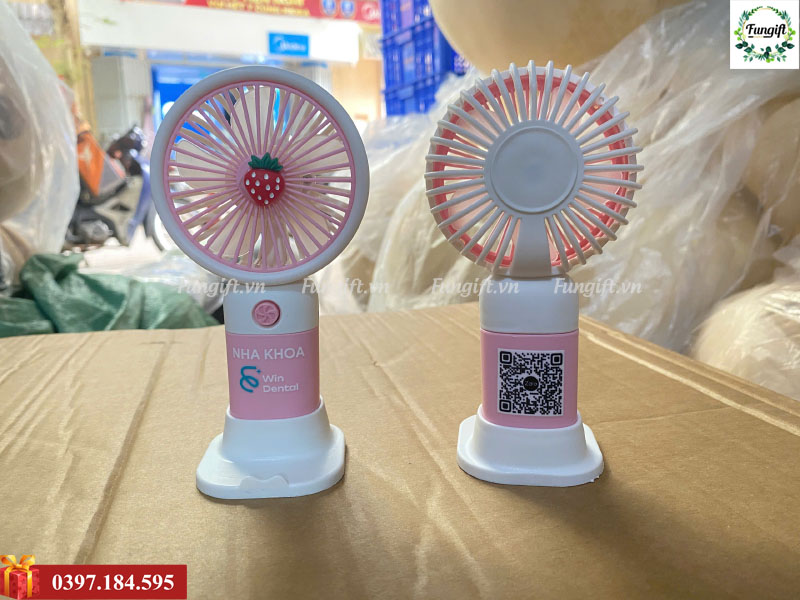 In logo quạt cầm tay tích điện có đế để bàn