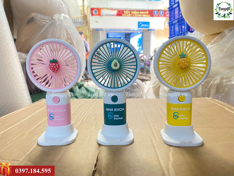 Quạt mini cầm tay tích điện có đế để bàn in logo