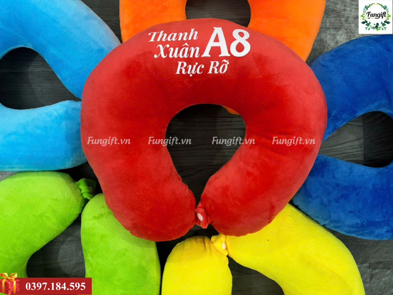 Các mẫu gối U kê cổ in tên