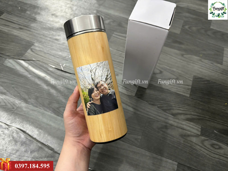 Đặt in ảnh lên bình tre làm quà tặng
