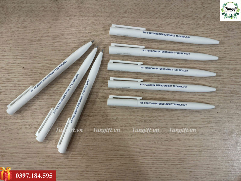 Gia công in logo lên bút bi nhựa