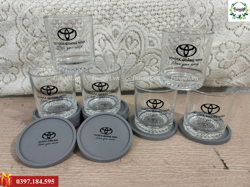 In set cốc thủy tinh kèm lót ly cao su