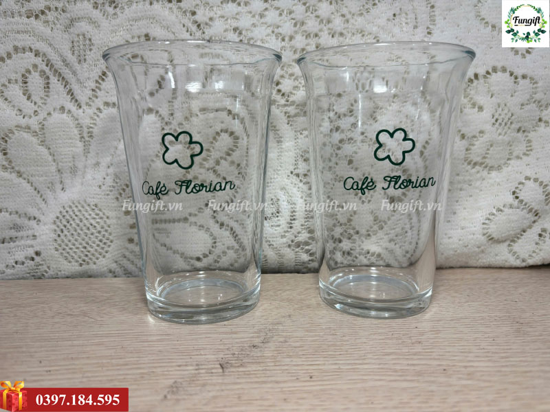 Mẫu cốc thủy tinh in logo thương hiệu