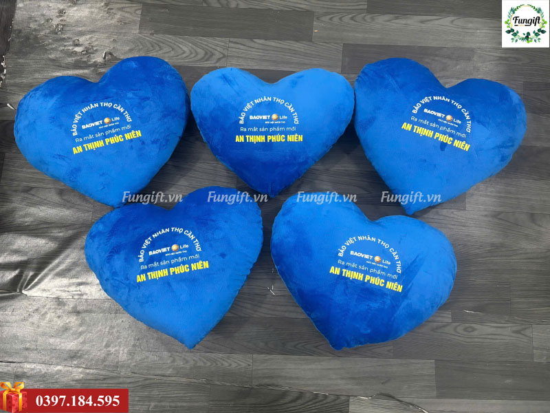 Mẫu gối trái tim in tại xưởng