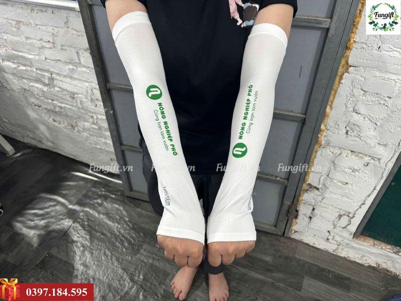 Dịch vụ in logo găng tay chống nắng, ống tay làm quà tặng