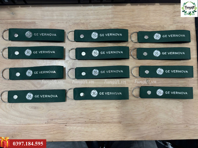 In logo lên móc da theo yêu cầu