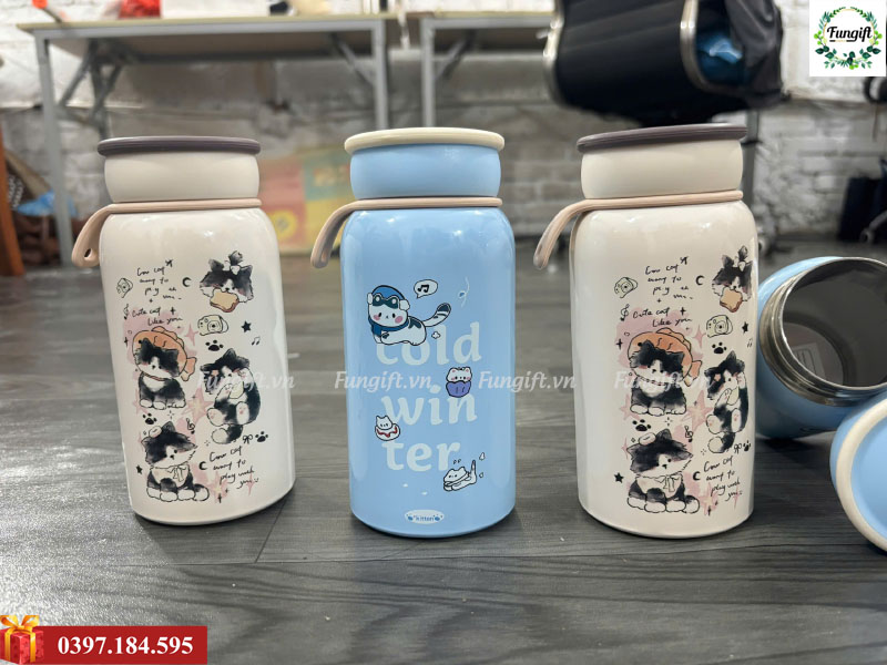 Khắc chữ lên bình giữ nhiệt