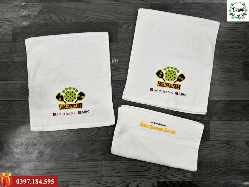 Khăn in thêu logo làm quà tặng theo yêu cầu