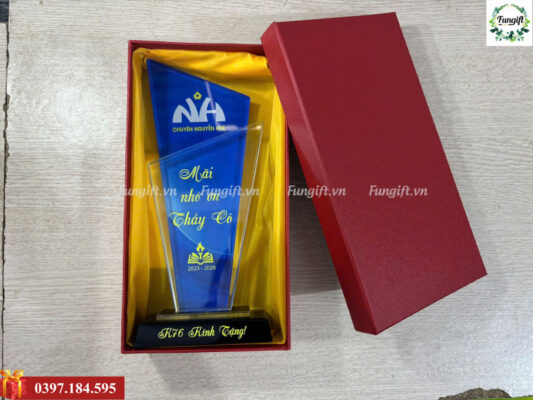 Kỷ niệm chương pha lê khen thưởng