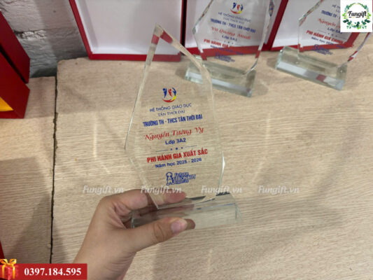 Kỷ niệm chương pha lê khen thưởng