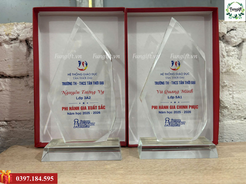 Kỷ niệm chương theo yêu cầu
