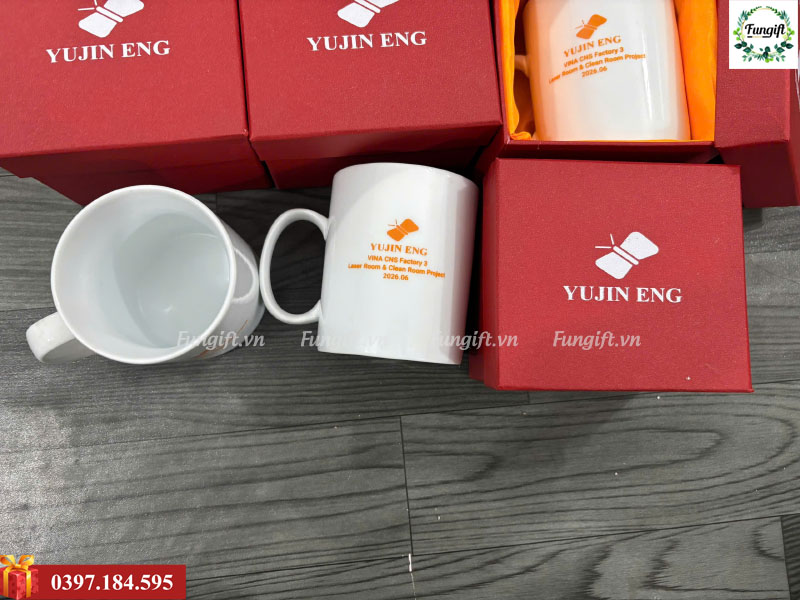 Ly sứ Bát Tràng quai C in logo
