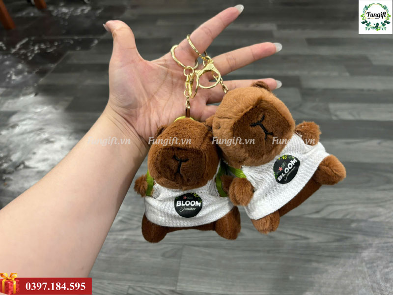 Móc khoá gấu bông capybara đeo rùa in logo làm quà tặng