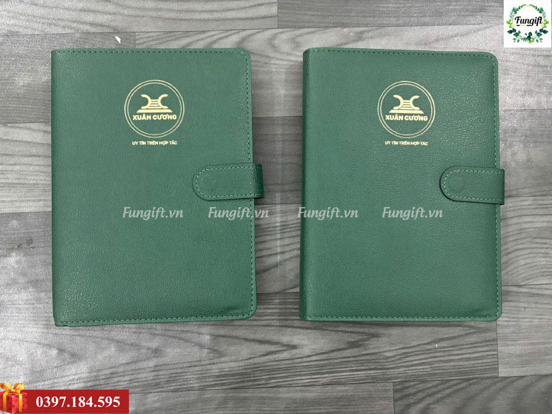 Sổ bìa da gáy còng in logo làm quà tặng