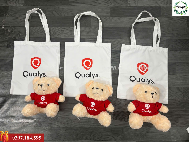 Túi vải và gấu bông quà tặng in logo