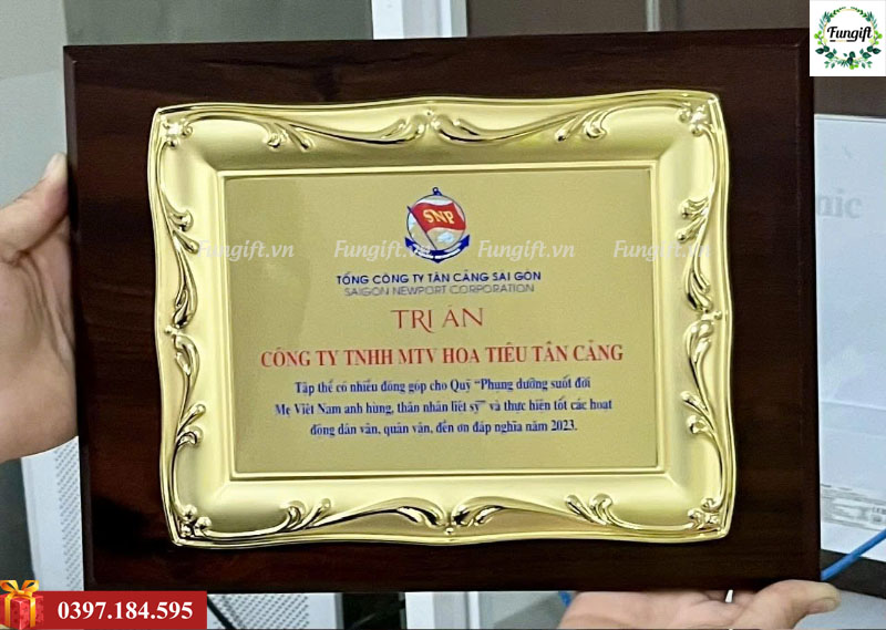 Xưởng sản xuất bảng vinh danh gỗ