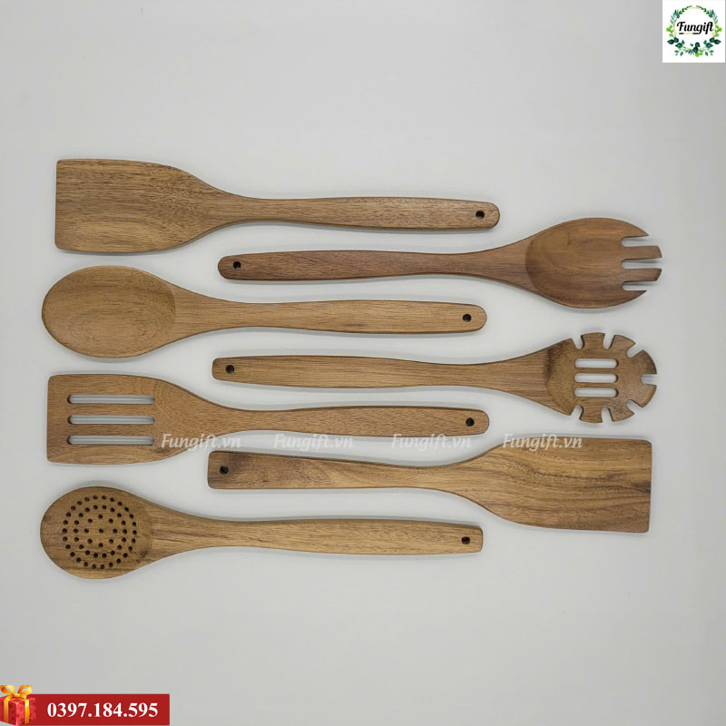 Gia công in khắc dụng cụ bếp bằng gỗ keo