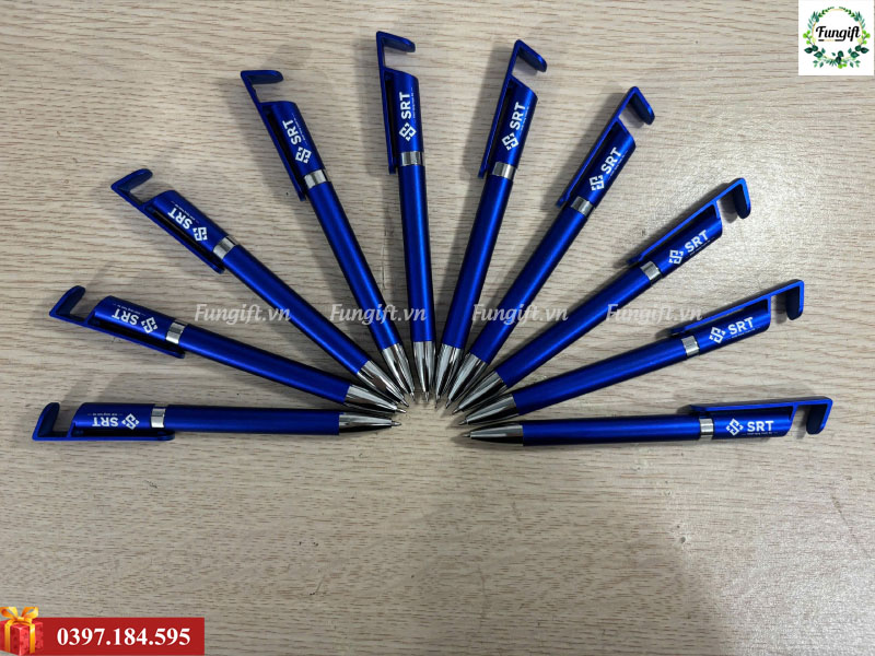 In gia công bút bi nhựa tại xưởng