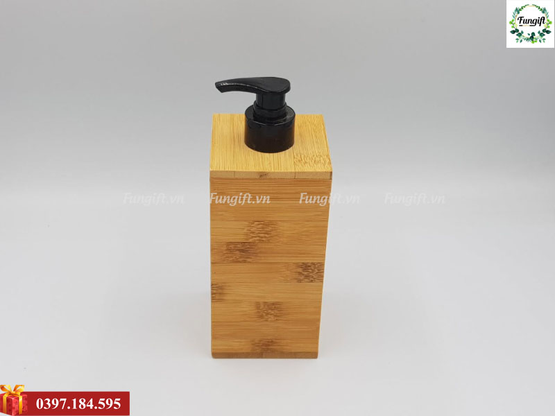 Khắc chai lọ chất liệu tre