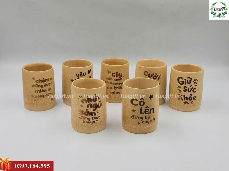 Khắc logo lên cốc tre làm quà tặng