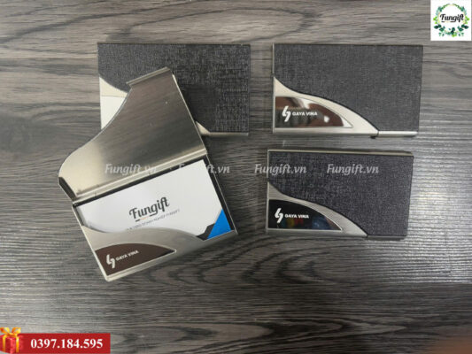 Khắc logo lên hộp đựng namecard