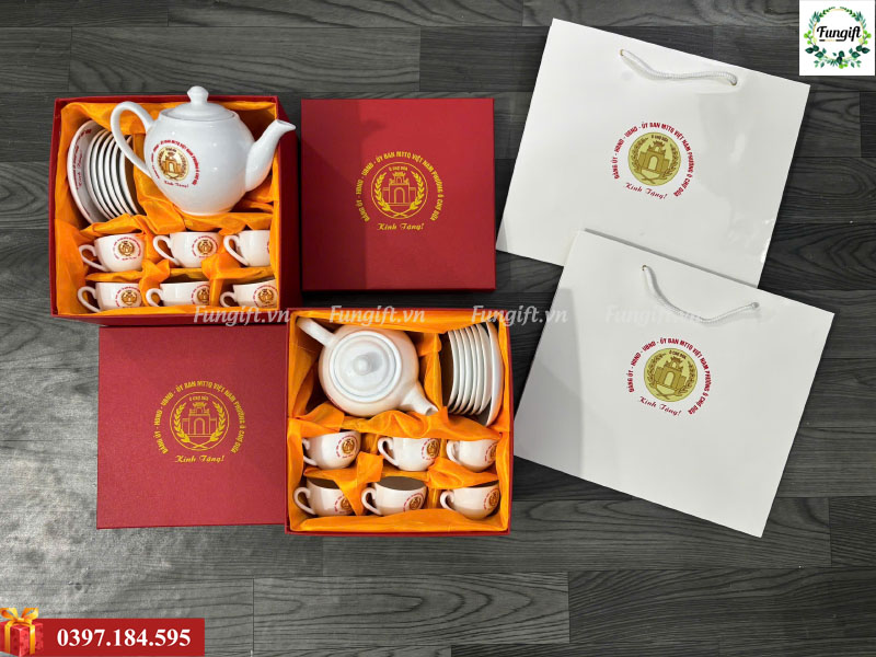 Mẫu ấm chén in logo số lượng lớn
