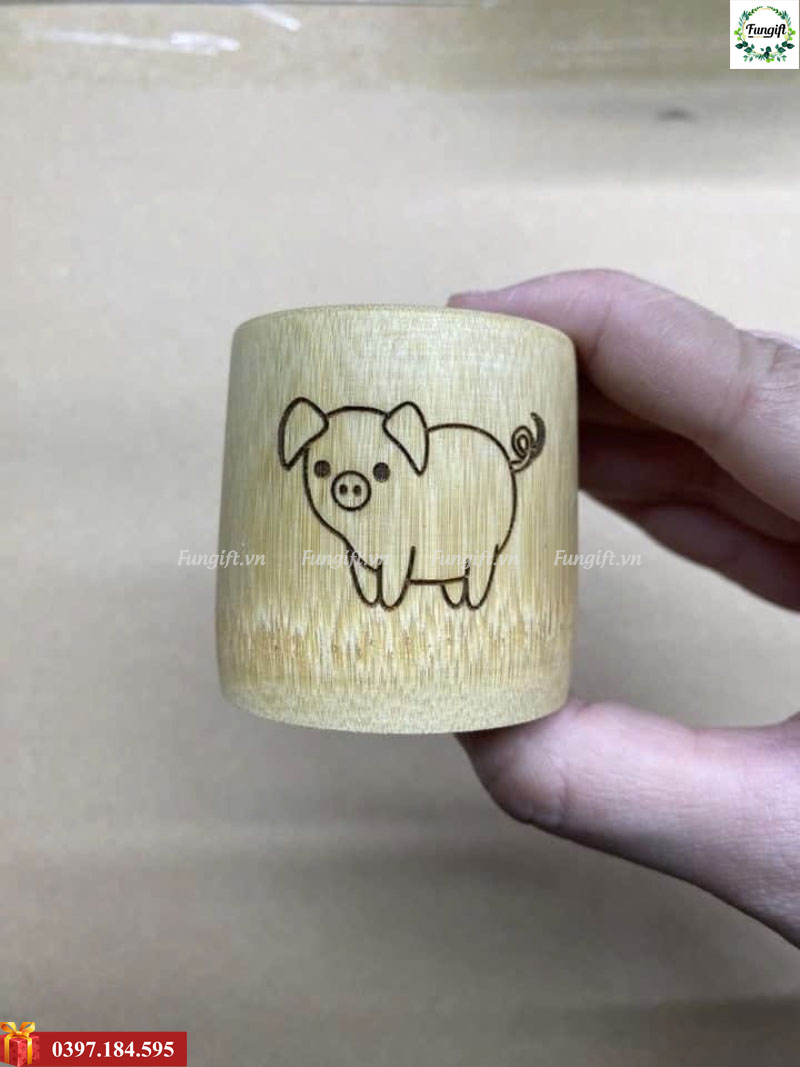Mẫu cốc tre nhỏ khắc hình dễ thương