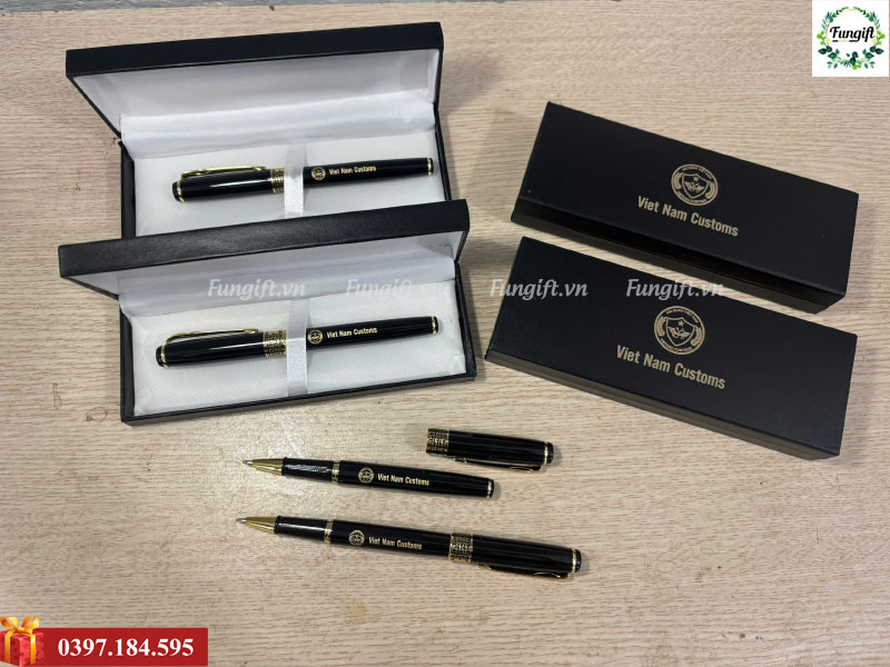 Mẫu hộp kèm bút ký khắc tên