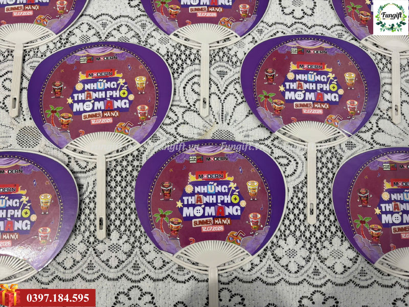 Mẫu quạt decal cầm tay in theo yêu cầu