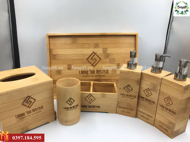 Set đồ dùng nhà tắm bằng tre khắc tên