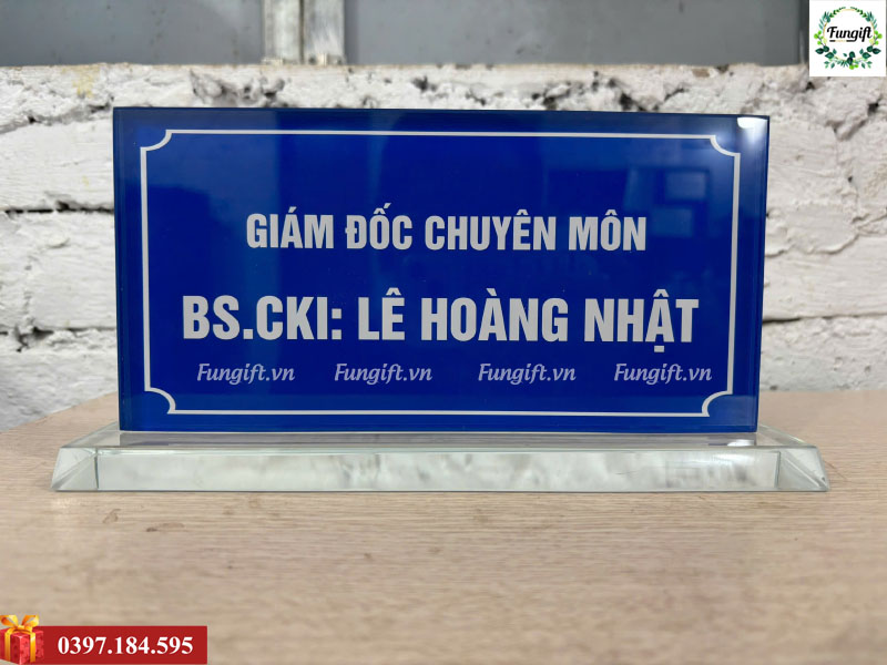 Bảng tên để bàn pha lê in theo yêu cầu