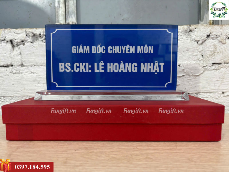 Biển chức danh pha lê để bàn làm việc