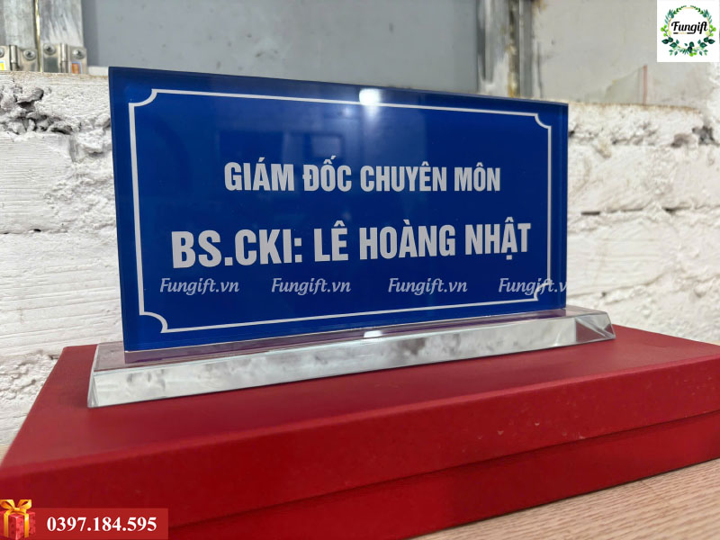 Biển chức danh pha lê