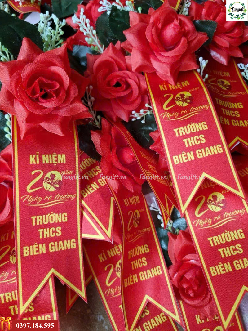 Hoa cài áo khách mời in logo