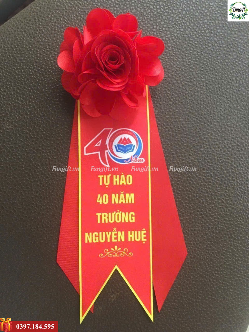 Hoa cài ngực khách mời