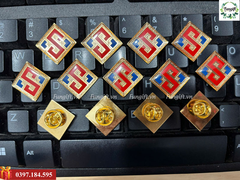 Huy hiệu cài áo kim loại