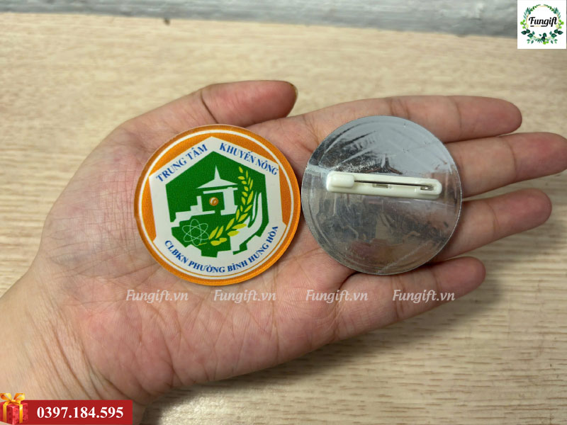 Huy hiệu pin cài áo giá rẻ cho sự kiện doanh nghiệp