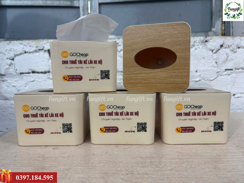 In logo lên hộp nhựa nắp gỗ đựng giấy ăn làm quà tặng quảng cáo