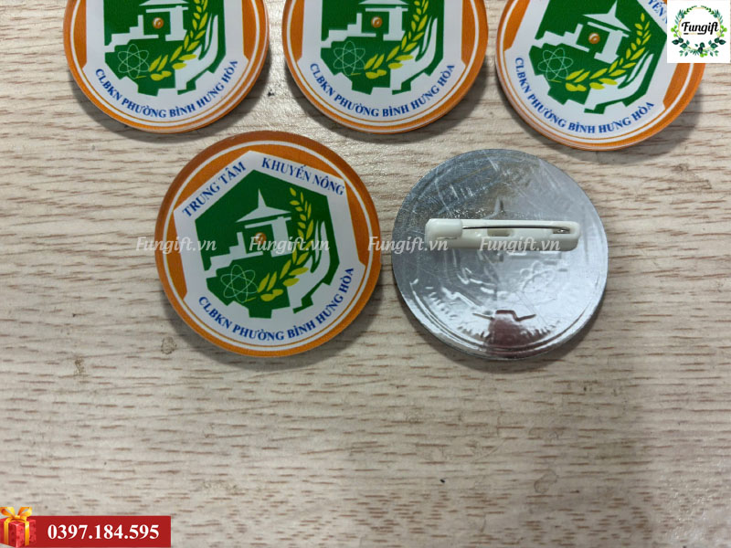 Làm pin cài áo theo yêu cầu giá rẻ