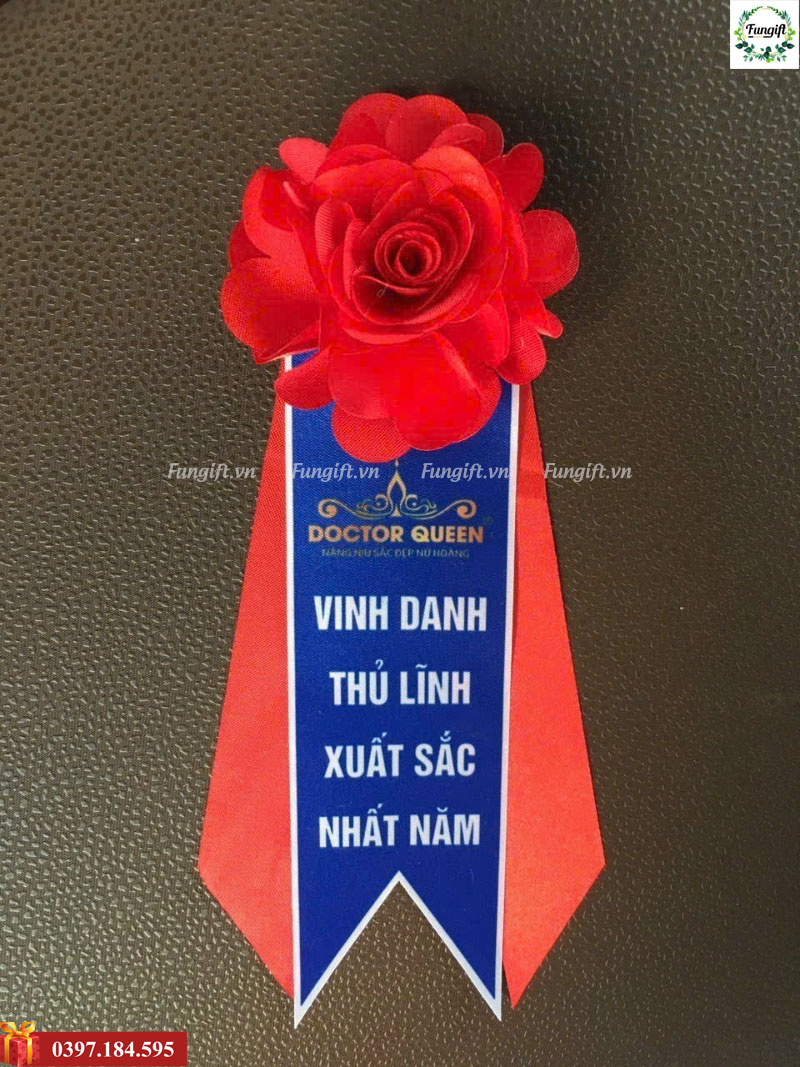 Mẫu hoa cài áo đại biểu đẹp