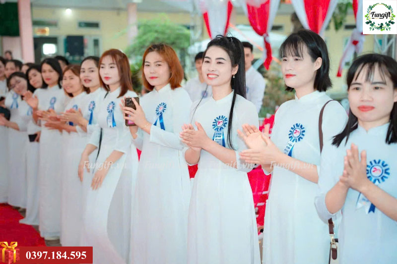 Xưởng hoa cài áo Hà Nội