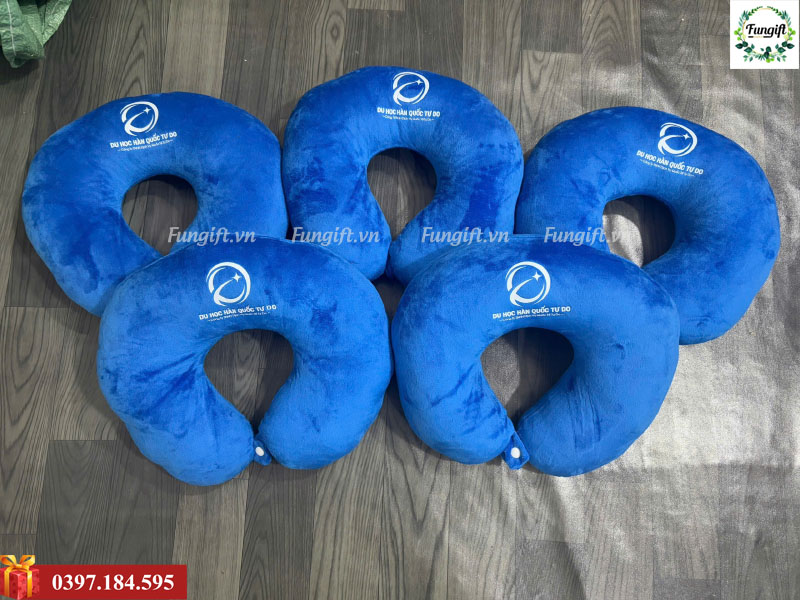 Xưởng sản xuất quà tặng sự kiện, gối cổ chữ U in logo