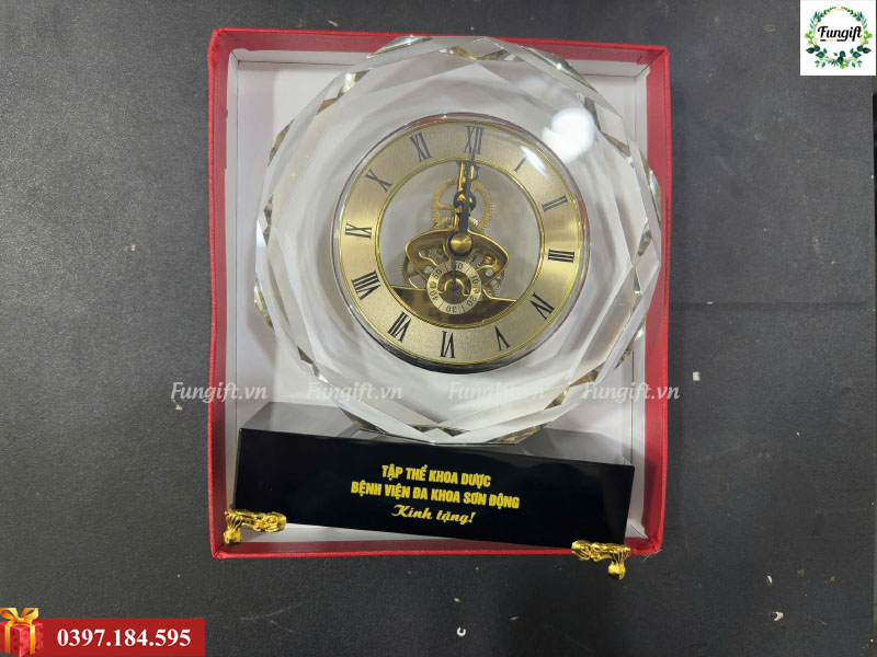 In đồng hồ pha lê theo yêu cầu