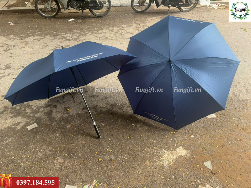 In logo lên ô dù làm quà tặng