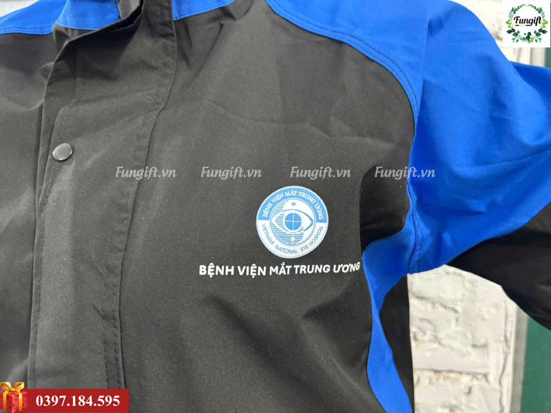 Đặt áo mưa in logo công ty