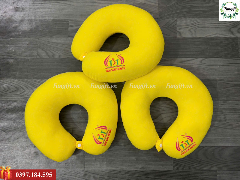 Gối chữ U in logo du lịch