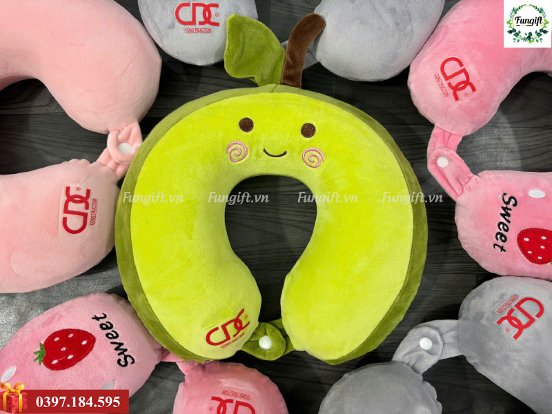 Nhận may gối chữ U in logo làm quà tặng
