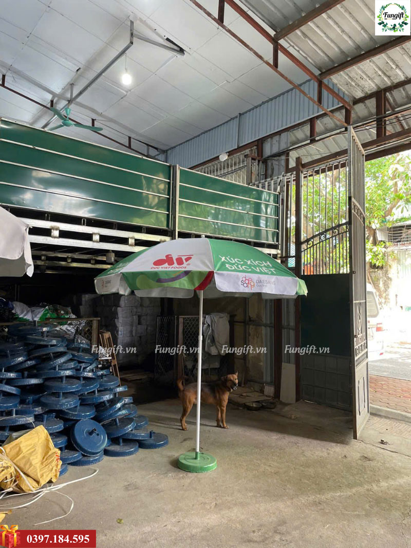 Ô che nắng ngoài trời