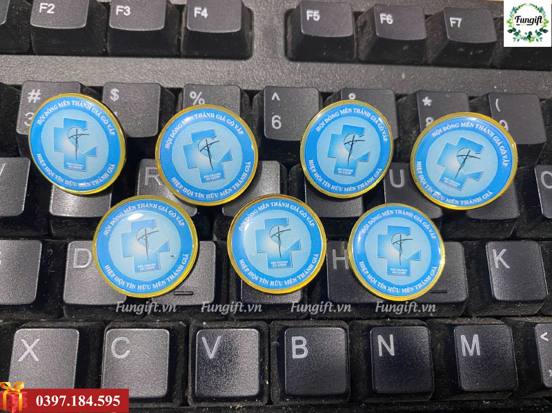 Quà tặng quảng cáo huy hiệu in logo